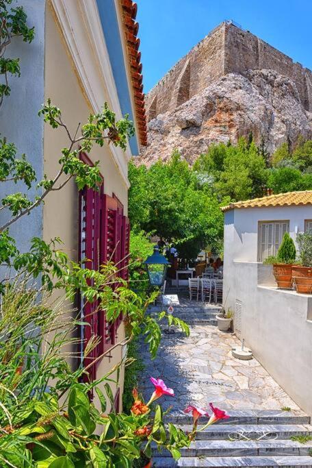 At The Foot Of Acropolis. Atenas Exterior foto
