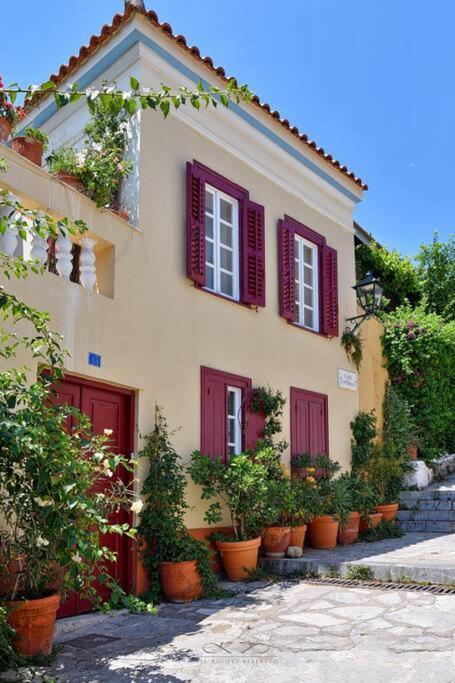 At The Foot Of Acropolis. Atenas Exterior foto