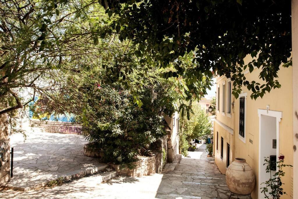 At The Foot Of Acropolis. Atenas Exterior foto