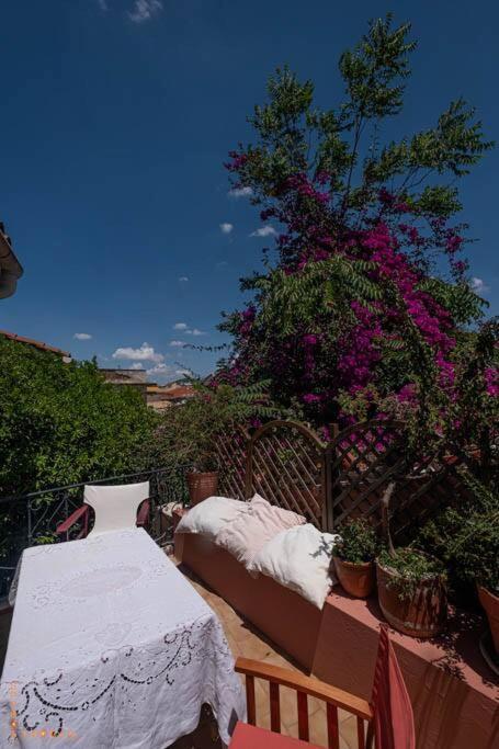 At The Foot Of Acropolis. Atenas Exterior foto