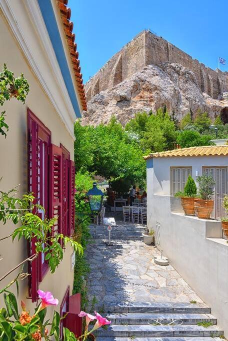 At The Foot Of Acropolis. Atenas Exterior foto